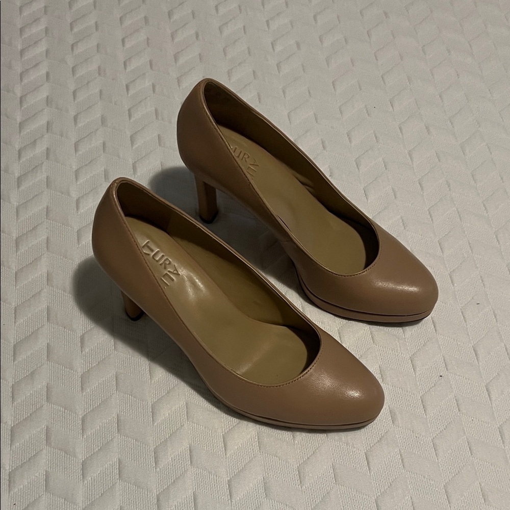 Naturalizer Nude Round-Toe Mid-Heel Pumps